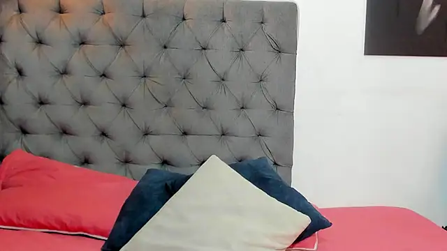Snapshot of nahiroby_ebony chatting on 04/29/26, 06:03 nahiroby ebony online show from 04/29/26, 06:03