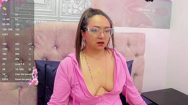 Snapshot of leyla_smithh chatting on 09/28/25, 01:27 leyla smithh online show from 09/28/25, 01:27