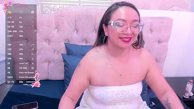 Snapshot of leyla_smithh chatting on 10/02/25, 12:12 leyla smithh online show from 10/02/25, 12:12