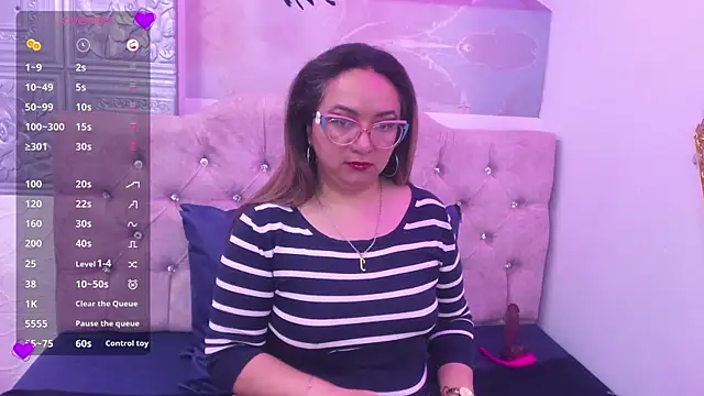 Snapshot of leyla_smithh chatting on 10/18/25, 12:17 leyla smithh online show from 10/18/25, 12:17