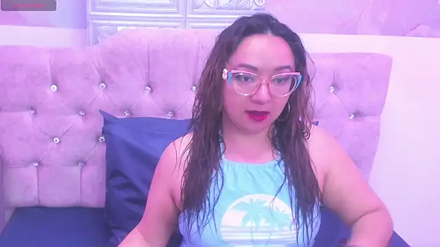 Snapshot of leyla_smithh chatting on 10/22/25, 12:27 leyla smithh online show from 10/22/25, 12:27