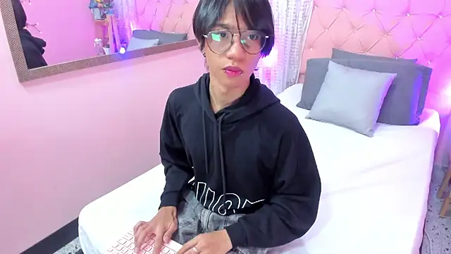 Liam evvan online show from 09/16/25, 03:29