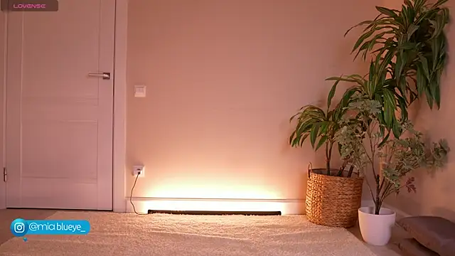 Miablueye online show from 11/02/25, 01:13