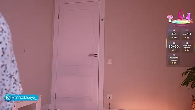 Miablueye online show from 11/14/25, 05:22