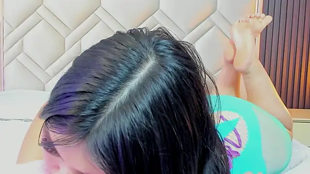 MiaaFarrel online show from 11/21/25, 07:56