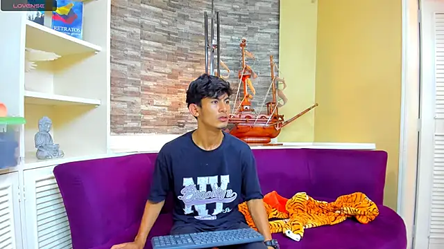 Holdme Hot online show from 09/09/25, 03:17