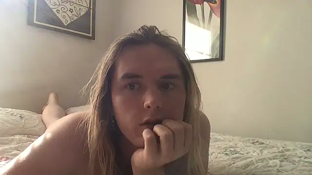 Elliebell online show from 11/12/25, 06:52