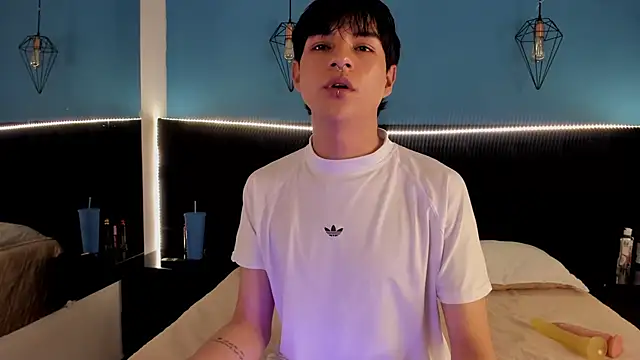 AleAurarashi online show from 09/27/25, 04:17