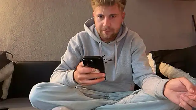 Snapshot of RioBlaze chatting on 09/21/25, 04:41 RioBlaze online show from 09/21/25, 04:41