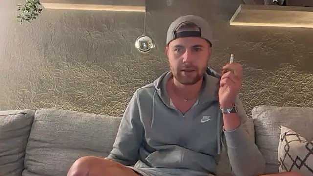 Snapshot of RioBlaze chatting on 11/18/25, 04:44 RioBlaze online show from 11/18/25, 04:44