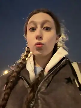 FroggyAnna online show from 10/28/25, 03:04