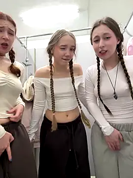 FroggyAnna online show from 12/15/25, 06:56