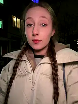 FroggyAnna online show from 12/16/25, 07:41