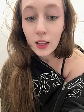 Snapshot of FroggyAnna chatting on 07/07/26, 03:27 FroggyAnna online show from 07/07/26, 03:27
