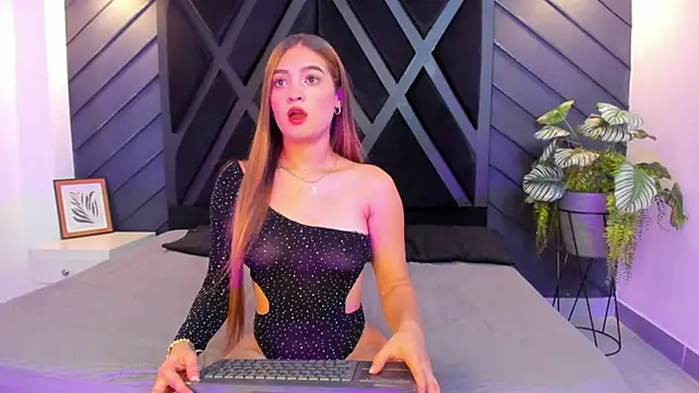 Alana cox  online show from 10/20/25, 11:27