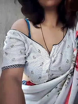 Snapshot of Love_birdss69 chatting on 10/26/25, 02:23 Love birdss69 online show from 10/26/25, 02:23