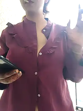 Snapshot of Love_birdss69 chatting on 10/28/25, 09:02 Love birdss69 online show from 10/28/25, 09:02