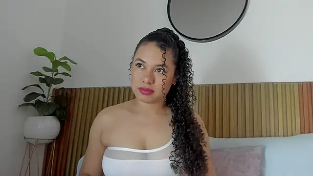 angie leonn online show from 09/18/25, 12:07