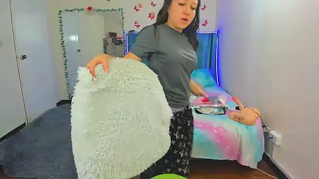 Luna Analya online show from 09/15/25, 10:48