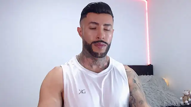 andrea de lucaa online show from 10/03/25, 02:41