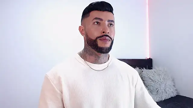 andrea de lucaa online show from 10/10/25, 03:16