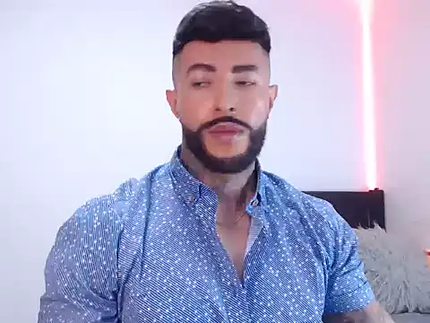 andrea de lucaa online show from 10/17/25, 03:42