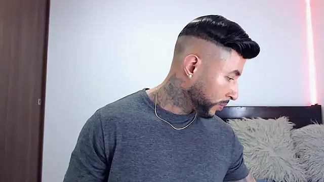 andrea de lucaa online show from 12/16/25, 02:16