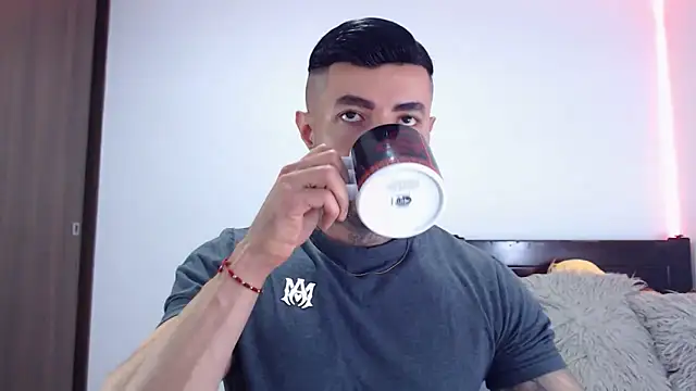 andrea de lucaa online show from 12/22/25, 03:14