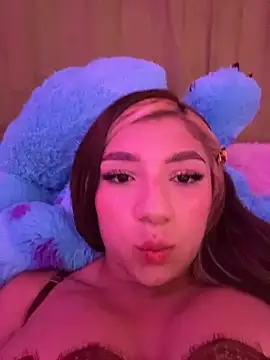 Snapshot of Isabella18_pink chatting on 05/29/26, 01:53 Isabella18 pink online show from 05/29/26, 01:53