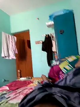 Snapshot of maddy3108 chatting on 09/17/25, 07:43 maddy3108 online show from 09/17/25, 07:43