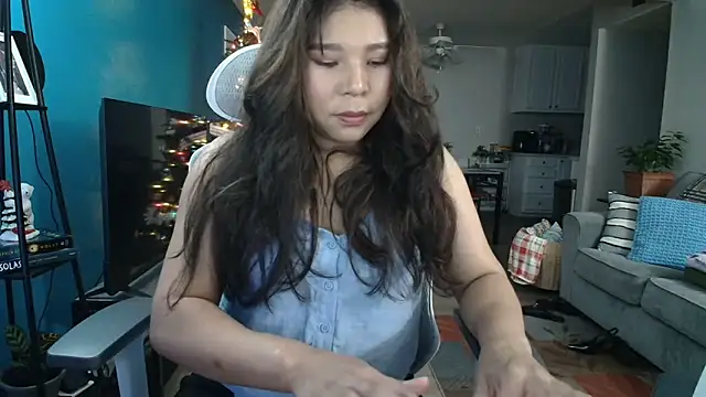 SHEILYN  online show from 11/18/25, 03:23