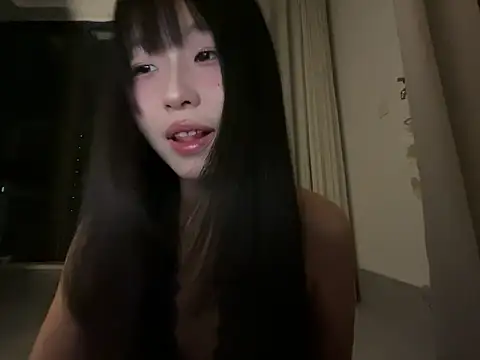 Snapshot of 77momomo chatting on 04/05/26, 02:58 77momomo online show from 04/05/26, 02:58