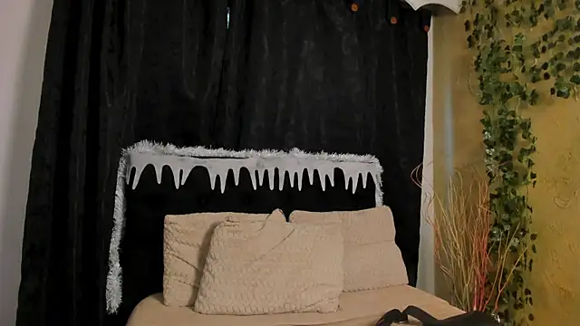 Tiffany Nm online show from 12/17/25, 01:17