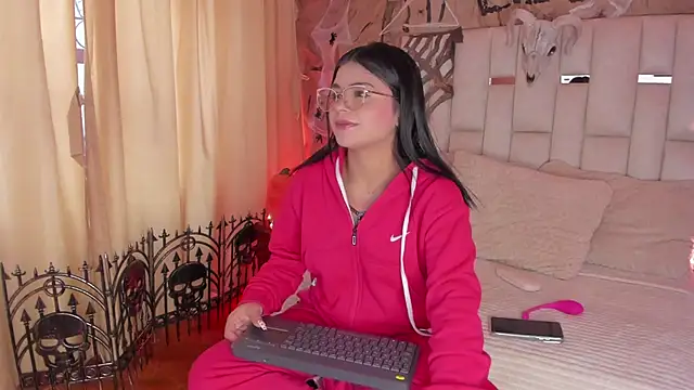 Jade Nmm online show from 10/28/25, 01:14