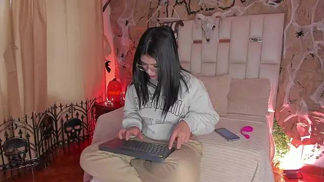 Jade Nmm online show from 10/31/25, 12:06