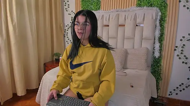 Jade Nmm online show from 11/30/25, 01:04