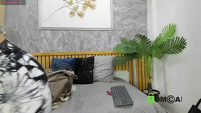 princequinn  online show from 12/21/25, 08:27