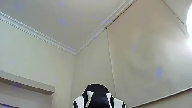 Snapshot of princequinn_ chatting on 05/24/26, 11:21 princequinn online show from 05/24/26, 11:21