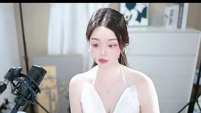 abbyli12 online show from 10/25/25, 03:18