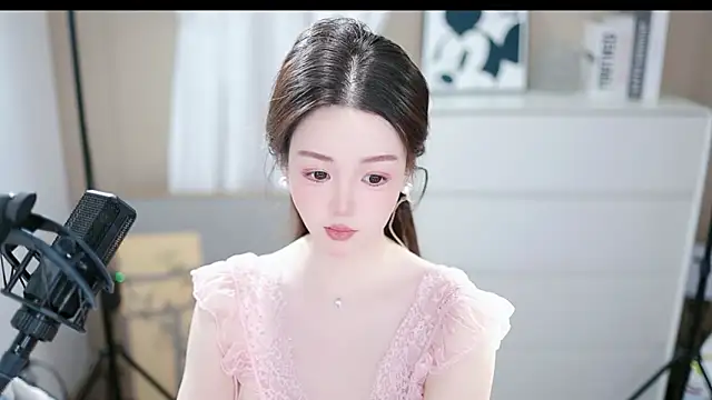 abbyli12 online show from 10/26/25, 01:06