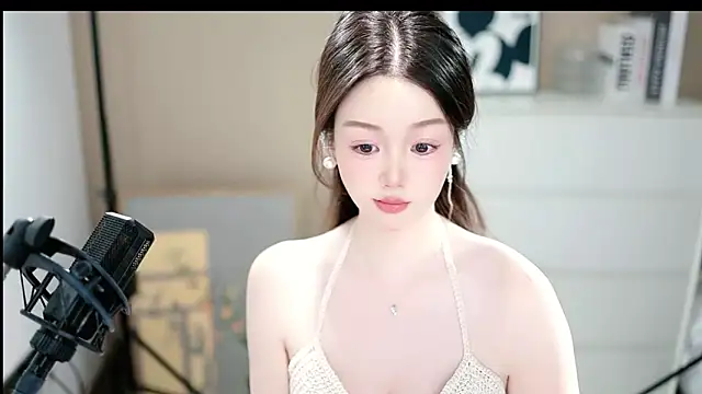 abbyli12 online show from 12/17/25, 02:56