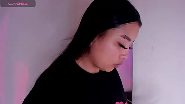 Snapshot of Viioleett_cum chatting on 06/19/26, 02:10 Viioleett cum online show from 06/19/26, 02:10