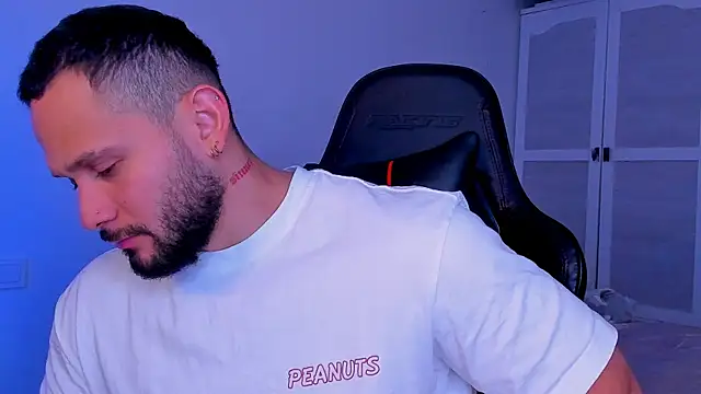 andrewcorey1 online show from 10/06/25, 10:07