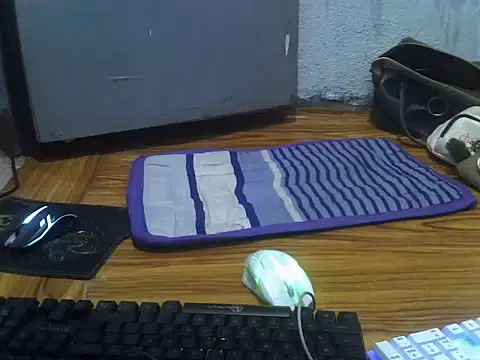 Snapshot of charms_virgin chatting on 09/12/25, 01:28 charms virgin online show from 09/12/25, 01:28