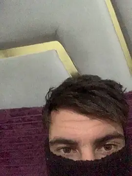 Snapshot of 3Omar45 chatting on 11/18/25, 10:47 3Omar45 online show from 11/18/25, 10:47