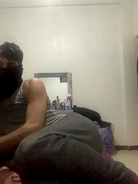 Snapshot of 3Omar45 chatting on 11/19/25, 10:10 3Omar45 online show from 11/19/25, 10:10