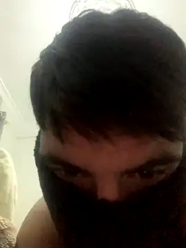 Snapshot of 3Omar45 chatting on 11/21/25, 09:57 3Omar45 online show from 11/21/25, 09:57