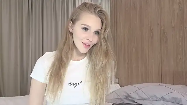 Snapshot of Brigitte_Bardot chatting on 09/10/25, 06:13 Brigitte Bardot online show from 09/10/25, 06:13