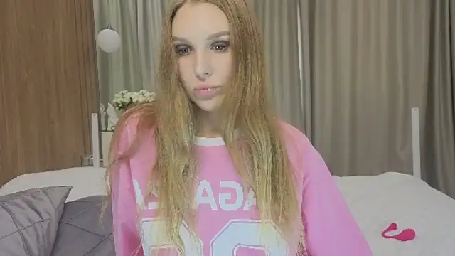 Snapshot of Brigitte_Bardot chatting on 10/28/25, 09:46 Brigitte Bardot online show from 10/28/25, 09:46