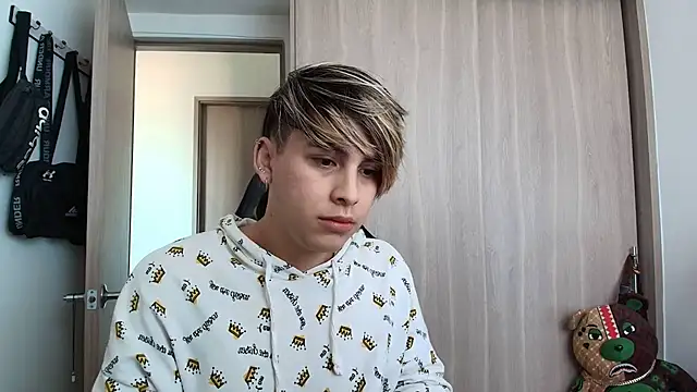 brunothompson3 online show from 09/21/25, 08:10